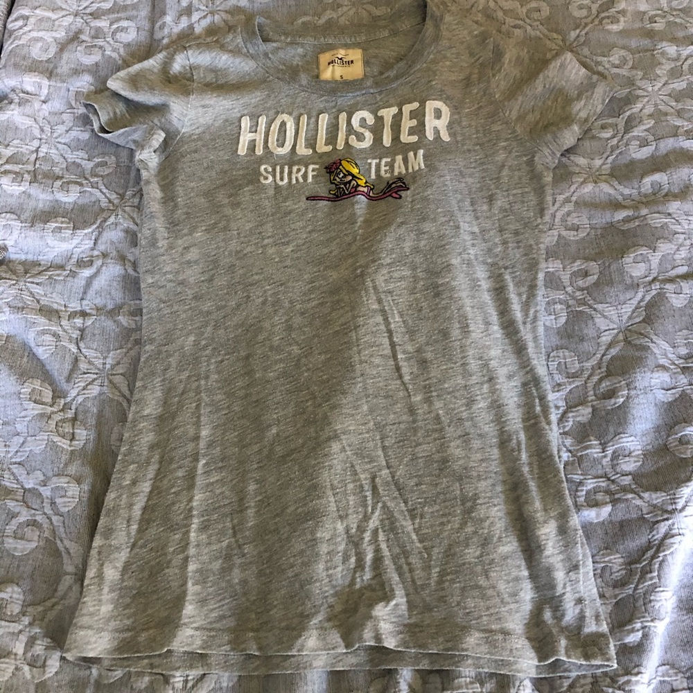 Super cute hollister tee